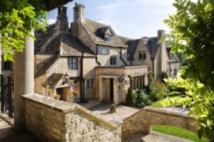Top 10 Best Places to Stay In the Cotswolds In 2023- traveldailynews.co.uk